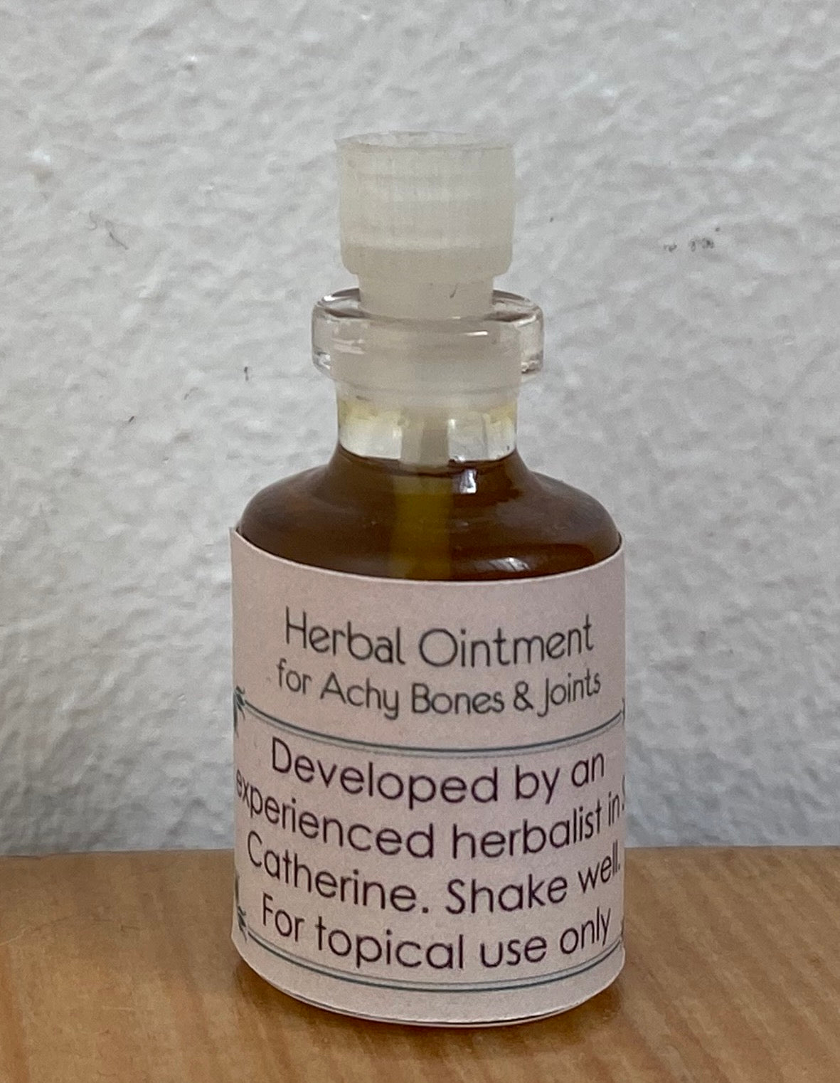 Be.do Herbal Ointment for achy bones and joints - traditional Bedouin remedy made with Sinai wild herbs and olive oil, Egypt