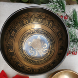 "Handmade Himalayan Singing Bowl with Conch Shell design by Holistica, 19 cm with wooden stick and cushion for meditation and sound healing.