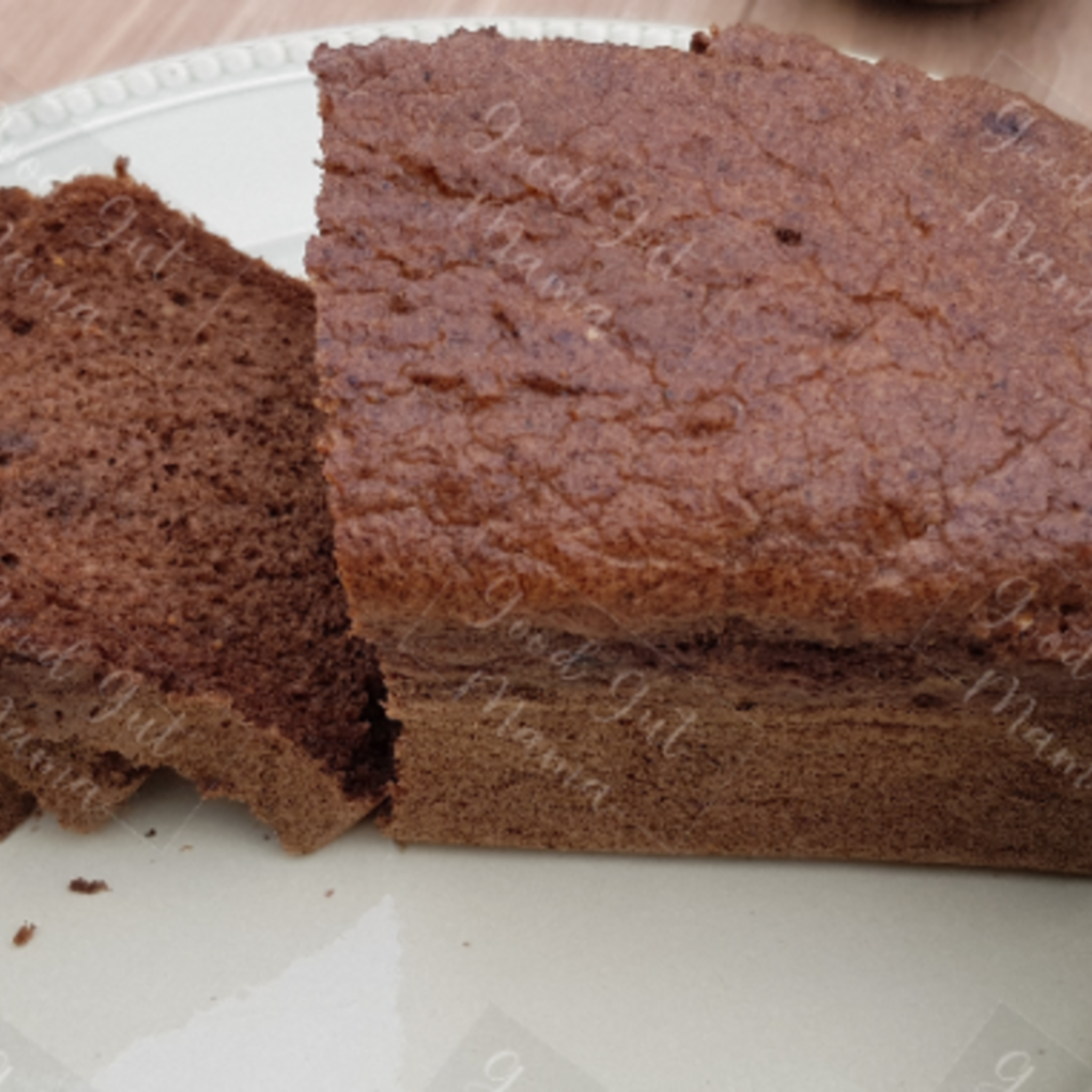 Flaxseed Nut-Free Bread from Good Gut Mama, available at Elmeraki, displayed on a wooden board with slices and seeds.