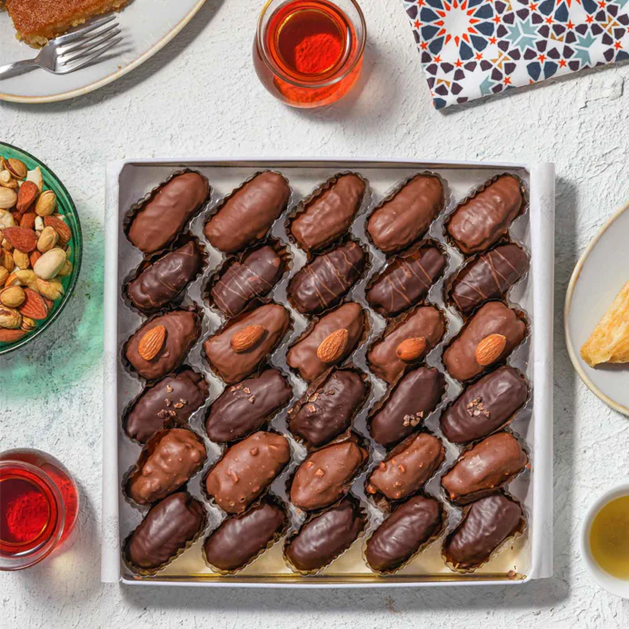 تمر مجدول مغطى بالشوكولاتة