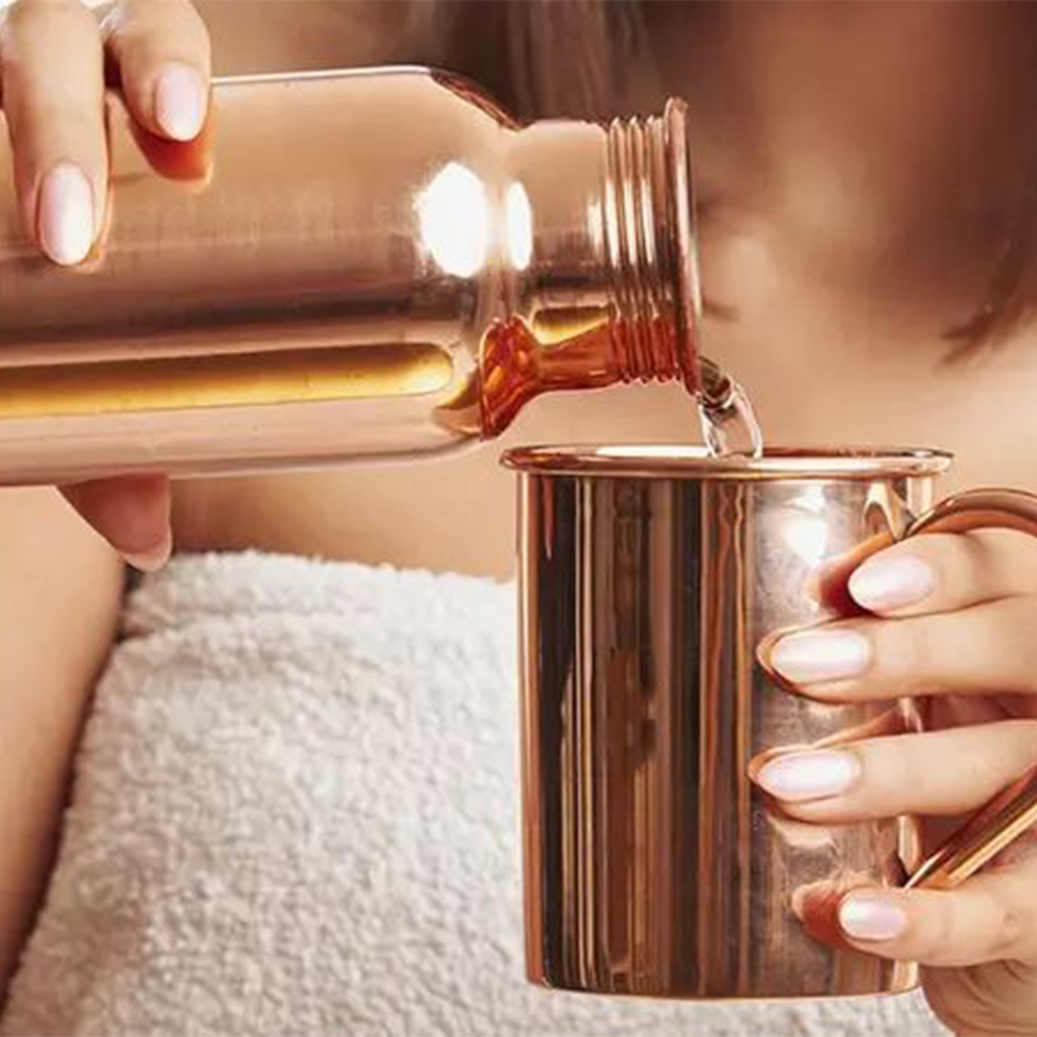 زجاجة مياه نحاسية بتصميم شقرا